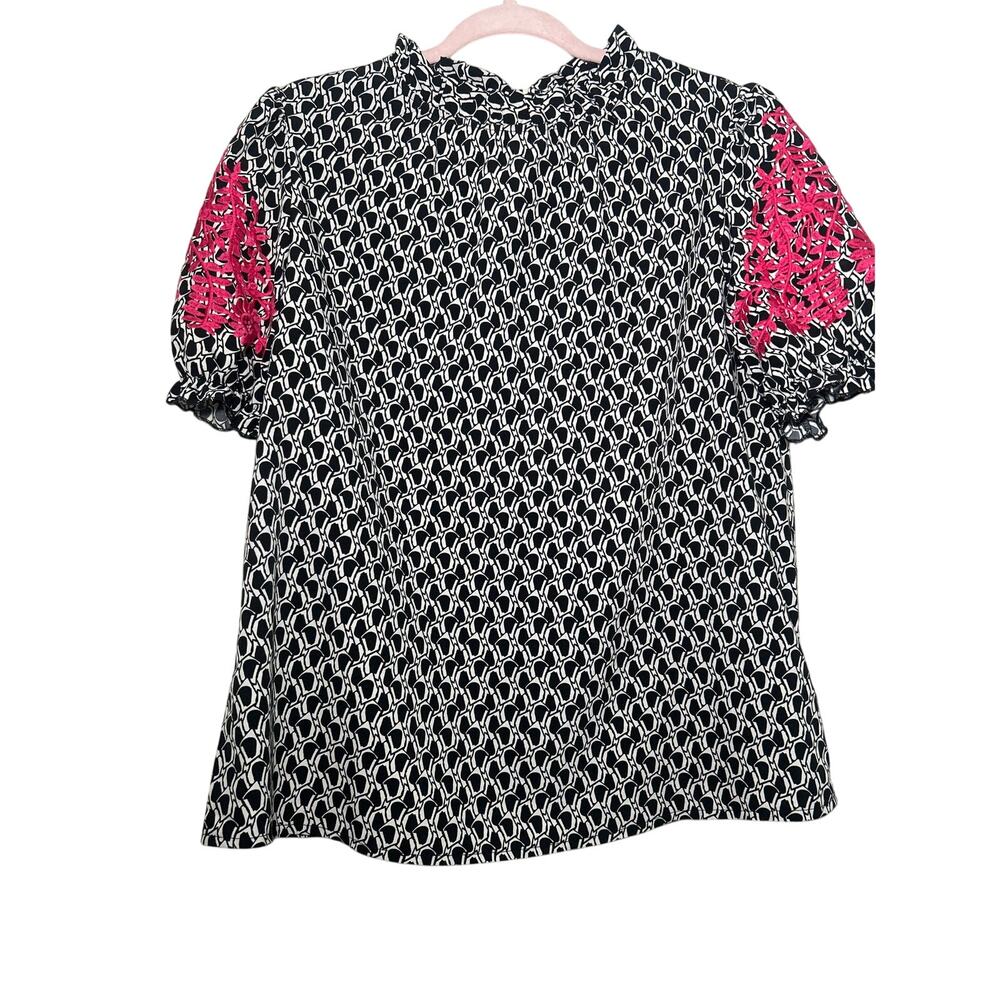 Women’s Black White Patterned Top Pink Embroidered Sleeves Short Sleeve Large